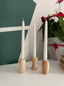 Ensemble de 3 bougeoirs coniques en bois naturel, style minimaliste, design scandinave moderne, pour la décoration de table à manger - Product Image 1