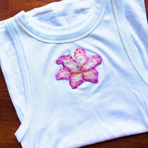 เสื้อแขนกุดผ้าฝ้ายสีขาวลายดอกไม้พิมพ์ลาย งานฝีมือ MS รุ่น Ms-wc-001 - Product Image 4