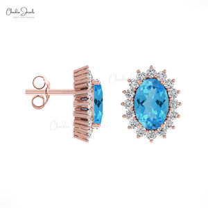 Fournisseur en gros de bijoux : Boucles d'oreilles clous en or 14K avec halo de diamants et topaze bleue suisse taille ovale 6x4mm, fermoir push-back, bijoux minimalistes pour femme - Product Image 3