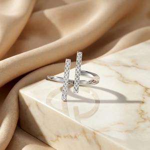 Bague de fiançailles LEEBA JEWELS pour femme avec diamants de laboratoire pavés parallèlement - Or 9k 14k 18k - Product Image 1