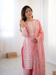 Costume prêt-à-porter de créateur en Chinon avec broderie lourde et travail de sequins, tenue traditionnelle pour fêtes, mariages et célébrations - Product Image 5