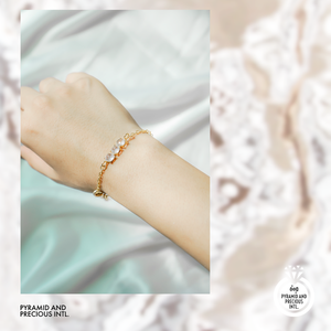 Pulsera de Plata de Ley 925 con Cuarzo Rosa, Piedra de Nacimiento |   Pulsera de Cadena con Dijes Personalizada con Tres Piedras Engastadas - Product Image 4