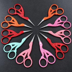 กรรไกรปักลายมืออาชีพพร้อมด้ามจับลายนกกระสาตกแต่ง - Product Image 1