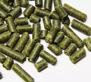 Pellets de Heno de Alfalfa para Caballos, Ganado, Cerdos y Peces - Alimento Animal de Alta Calidad en Empaque a Granel - Product Image 6