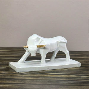 Escultura artesanal de toro y ternero blancos, figura minimalista de cerámica, decoración moderna para el hogar, arte simbólico, pieza central. - Product Image 1