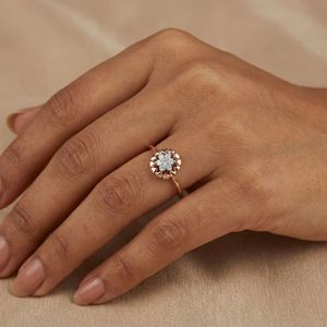 Anillo de oro rosa macizo con diamante natural brillante de talla redonda, color H-I, certificado IGI, de 0.07 quilates, claridad VS-SI. - Product Image 1