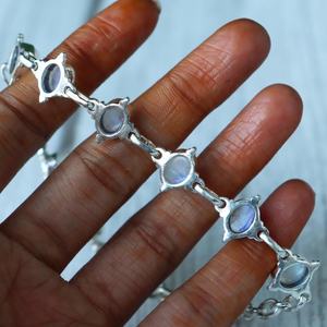 สร้อยข้อมือเรนโบว์มูนสโตน เงินแท้ 925 เครื่องประดับพลอยธรรมชาติ ทำด้วยมือ สง่างาม สำหรับผู้หญิง หินประจำเดือนเกิดเดือนมิถุนายน - Product Image 4