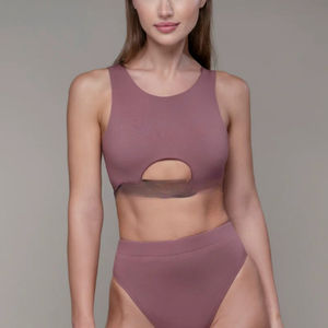 Tenue de pole dance légère pour femme : haut à col montant et short taille haute – Vêtements de performance tendance été, service OEM - Product Image 5