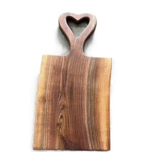 Planche à découper en bois d'acacia écologique artisanale avec un design moderne, logo personnalisable, finition naturelle pour une utilisation en cuisine - Product Image 2