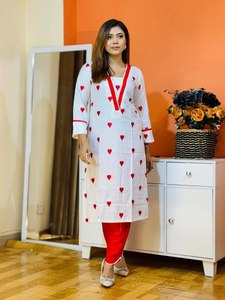 Conjunto Étnico de Tres Piezas de Rayón Slub para Mujer con Dupatta Naznin y Bordado Detallado, Elegante Conjunto de Kurti y Pantalón, Top de 45 Pulgadas - Product Image 2