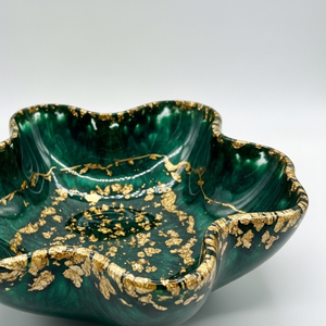 ชามเซรามิครูปดอกไม้สีเขียว ประดับด้วยทองคำเปลว สำหรับเสิร์ฟขนม ผลไม้ สลัด ภาชนะใส่อาหารสุดหรูสำหรับตกแต่งบ้าน - Product Image 2