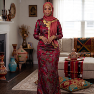 Robe Fransawi rose avec jacquard floral et hijab assorti |   Robe de mariée somalienne élégante pour les fêtes et l'Aïd - Product Image 4