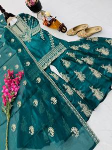 Nuevo conjunto de top, pantalón palazzo y dupatta de diseñador con diseños en relieve y detalles en satén. - Product Image 5