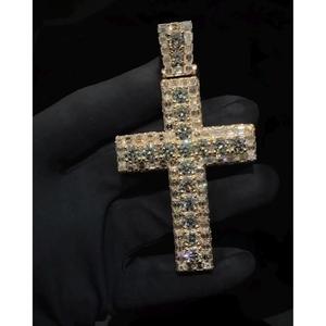 Colgante de cruz con incrustaciones de moissanita de corte mixto, plata de ley 925, joyería de lujo estilo hip hop. - Product Image 1