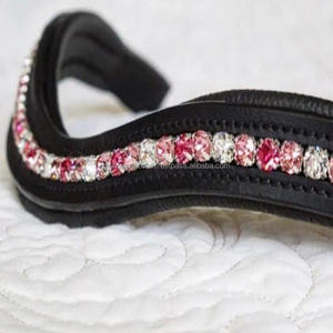 Venta al por mayor de productos de Carreras de Caballos ecuestres hechos a mano de vaca suave cristales acolchados pedrería cuero decorativo frente de caballo banda - Product Image 1