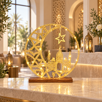 Petite décoration du Ramadan à piles avec silhouette de mosquée, croissant et étoile sur base en bois pour la table de la maison musulmane