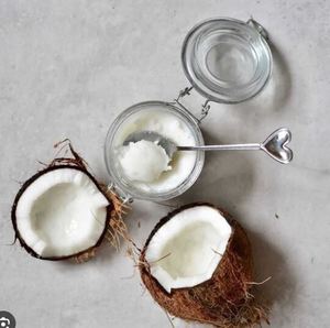 Aceite de Coco Fraccionado Orgánico 100% Puro y Natural, 16 oz, Prensado en Frío, Suero Capilar Anti-Frizz, Aceite Nutritivo a Base de Hierbas - Product Image 3