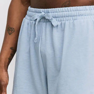 กางเกงขาสั้นผู้ชายลายปักแบบใหม่สำหรับฤดูร้อน เป็นมิตรกับสิ่งแวดล้อม ใช้งานได้หลากหลาย สวมใส่สบาย ระบายอากาศได้ดี เหมาะสำหรับใส่เล่นกีฬาที่บ้าน ทรงหลวม สวมใส่สบายๆ - Product Image 5