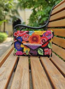 Pochette de soirée rectangulaire Faiza Craft, faite à la main, légère, rose, brodée, ornée de perles, motif fraise, avec chaîne détachable - Product Image 5