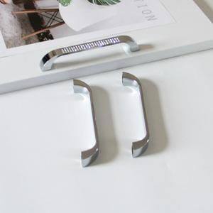 Tirador de Lujo Cromado de Aleación de Zinc con Diamantes Elegantes, de Gran Venta, para Muebles de Cocina, Baño y Mesitas de Noche - Product Image 1