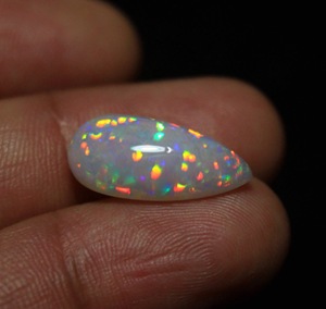 Gemas Hasnain, Ópalo de Fuego con Puntos, 5.60 Quilates, Ópalo Etíope Natural, 19.5*10*6.5mm, Corte Pera, Cabujón, Multifuego, Gema Suelta - Product Image 2