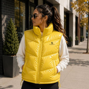 Gilet matelassé imperméable coupe-vent pour femme avec capuche, design personnalisé, logo sur mesure, chaud pour l'hiver, col bulle, coupe ajustée - Product Image 1