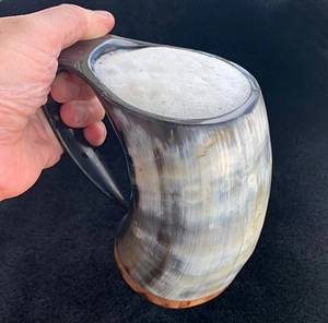 Authentique Tasse en Corne de Guerrier Viking Gravée à la Main Forme Naturelle Écologique 400ml Compatible Lave-Vaisselle Personnalisable FAIZA CRAFT - Product Image 3
