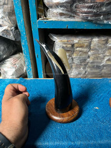 รูปปั้นนกทำจากเขาควายแกะสลักด้วยมือ วัสดุธรรมชาติ บนฐานไม้ ขัดเงา ตัดแบบไดคัท พิมพ์ลาย สำหรับตกแต่งโต๊ะอาหาร - Product Image 2