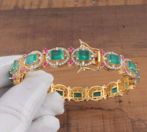 Bracelet en pierre verte taille émeraude plaqué or 18 carats, multi-gemmes, avec halo de rubis et cristaux, vente en gros, fabricant de luxe - Product Image 6