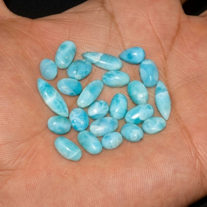 Pierre précieuse Larimar bleu naturel |   Bagues Statement en Argent Poli à la Main avec Effet de Couleur Changeante |   Bijoux faits main de créateur, cadeau pour elle - Product Image 1