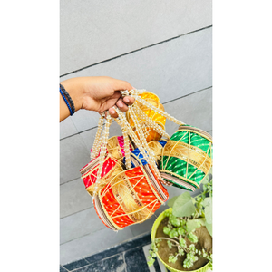 Instrumento Tradicional Damru Hecho a Mano para la Puja Devocional Hindú en el Templo y Regalo de Música Folclórica para Aniversarios - Product Image 1