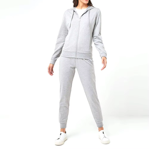 Survêtement personnalisé pour femmes, manches longues, coton, haut court à capuche, survêtement slim fit pour femmes - Product Image 1