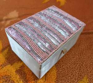 NOUSHAD ARTISANAT NH-997 Boîtes à bijoux rectangulaires de luxe modernes de haute qualité avec broderie Zari et perles pour entreprises - Product Image 4
