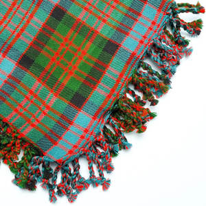 Cálido chal escocés de tartán antiguo del clan Macdonald, cómodo para bodas y eventos - Product Image 2