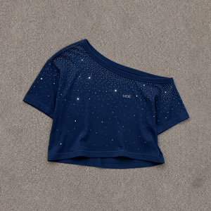 เสื้อครอปประดับเพชรเทียมสุดฮิตปี 2026 ทรงหลวมไหล่เดียวแบบอสมมาตร สำหรับผู้หญิง รับสกรีนโลโก้ เหมาะสำหรับงานปาร์ตี้ - Product Image 3