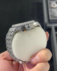 Reloj Analógico de Lujo con Esfera Redonda de Cuarzo Moissanite y Acero Inoxidable, Correa de 20 mm, Cristal de Zafiro, Logotipo Personalizado - Product Image 5