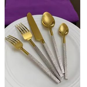 Ensemble d'argenterie Glam Gold avec manches argentées texturées, compatible lave-vaisselle, ustensiles de table pour mariage - Product Image 1