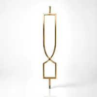 Balustre d'escalier géométrique moderne en or, mât décoratif en métal pour escalier intérieur de luxe et design d'intérieur résidentiel