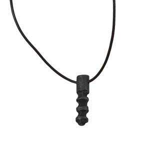 Pendentif en fer forgé à la main avec symbole viking nordique païen, breloque en acier brut artisanal, cordon en cuir réglable, colliers statement pour hommes - Product Image 6