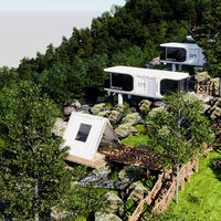 Maison capsule spatiale modulaire moderne, cabane de glamping préfabriquée portable avec salle de bain complète et terrasse pour hôtel, gîte ou resort