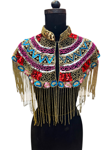 Cape d'épaule multicolore en sequins, perlée à la main, avec col haut et longues franges dorées, vente en gros - Product Image 1