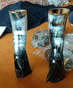 ขาตั้งเขาสัตว์สำหรับดื่มแบบไวกิ้ง คุณภาพพรีเมียม ทนทาน ทำด้วยมือ ขัดเงา รูปทรงธรรมชาติ สำหรับงานเทศกาล คอสเพลย์ ประวัติศาสตร์ และคริสต์มาส - Product Image 5