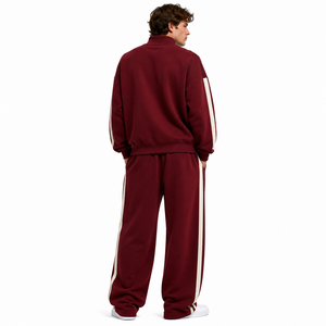 Ensemble de survêtements amples et décontractés avec sweat-shirt à col montant oversize et pantalon de jogging athlétique à empiècements latéraux, en molleton épais personnalisé GSM, couleur bordeaux - Product Image 2