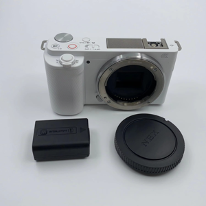 กล้องมิเรอร์เลส Sony ZV-E10 มือสอง สำหรับสร้างคอนเทนต์ 4K ความละเอียด 24MP ตัวกล้องทำจากแมกนีเซียมอัลลอย ใช้โปรเซสเซอร์ BIONZ X รับประกัน 1 ปี - Product Image 6