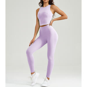 Ensemble deux pièces personnalisé avec logo pour femme : haut zippé à manches longues et leggings taille haute – Tenue de sport et de gym - Product Image 2