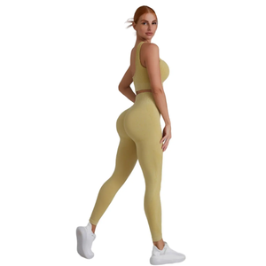 Ensemble de sport 2 pièces pour femme : Soutien-gorge de sport asymétrique et legging taille haute – Respirant, écologique et recyclable - Product Image 3