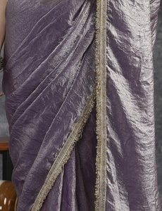 Sari de satén de seda liso para mujer KV con blusa sin coser (morado) de secado rápido y sin arrugas para bodas - Product Image 6