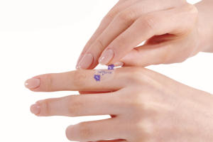 ฟิล์มรองรับการดูดสิว EZ TOUCH | ไฮโดรคอลลอยด์บางเฉียบ | กันน้ำและระบายอากาศ | ผลิตในประเทศเกาหลี - Product Image 2