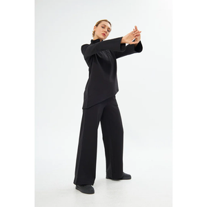 Ensemble 2 pièces pour femmes, col roulé noir en tricot, manches longues, coupe ample, pantalon long uni minimaliste, tenue haut et bas - Product Image 1