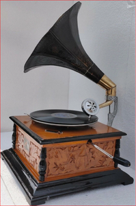 Gramófono antiguo en perfecto funcionamiento, fonógrafo de cuerda para discos. - Product Image 5